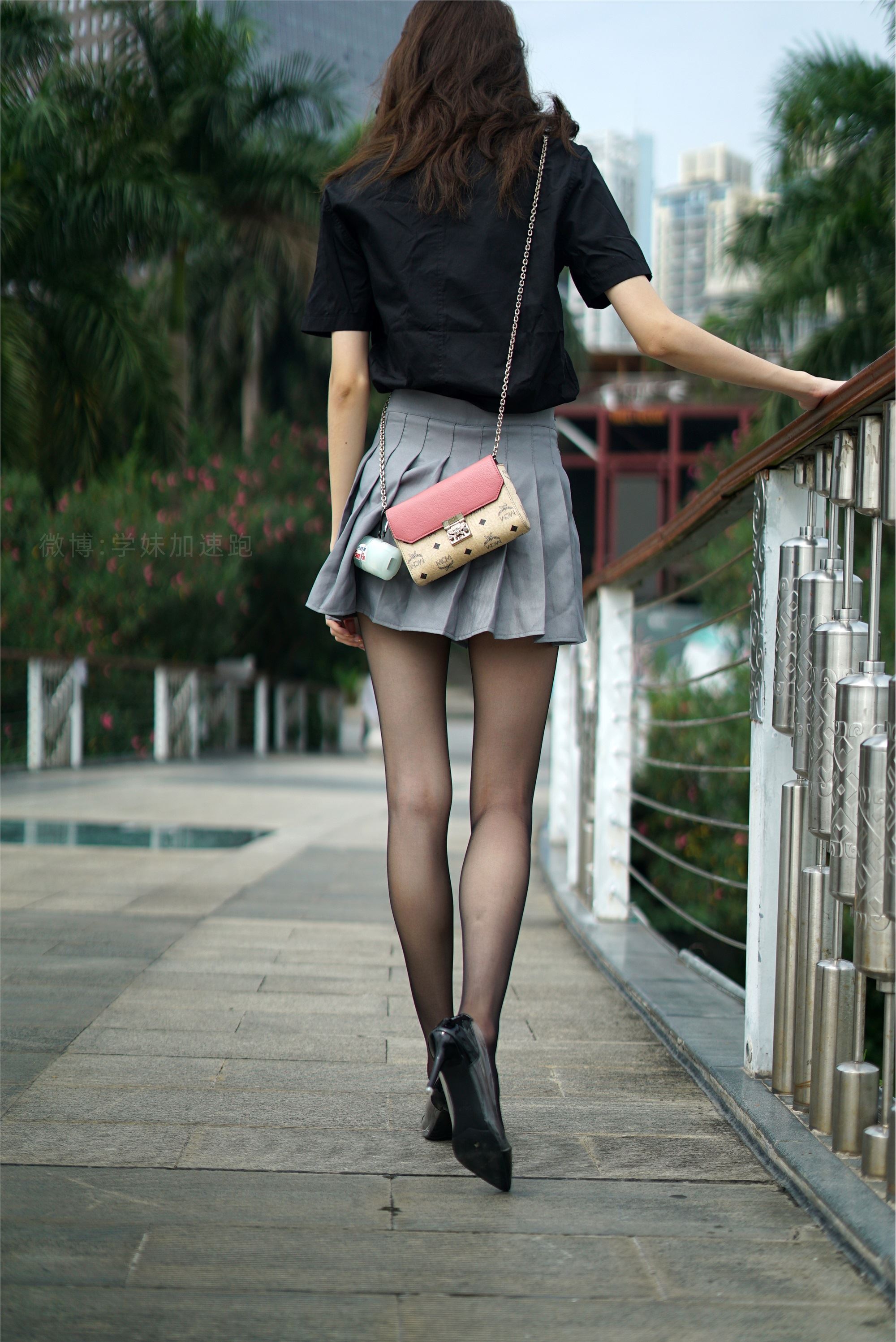 学妹加速跑 XM103《の黑丝初体验-九九》